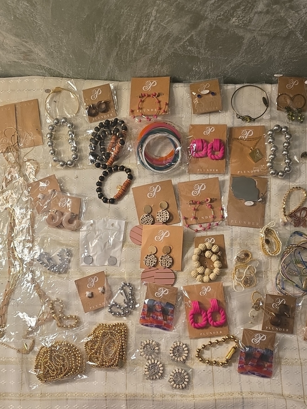 54 Plunder Assorted Bracelets, Earrings & Necklaces All NEW - Picture 1 of 12